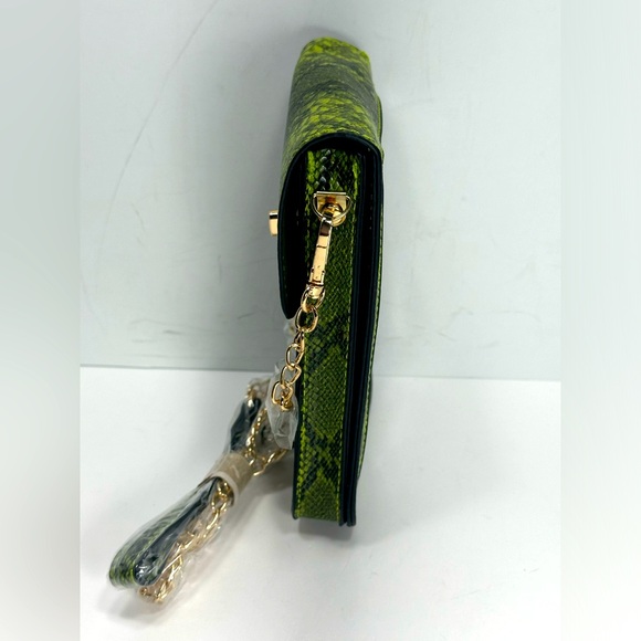 NEW - Mellow World Crossbody Essentials Purse and Touch Screen Phone Tote - Picture 2 of 5